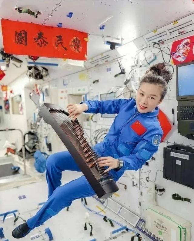 之旅的辛酸落地后身体弱连路都走不了新葡京娱乐牺牲太大！王亚平曾谈太空(图3)